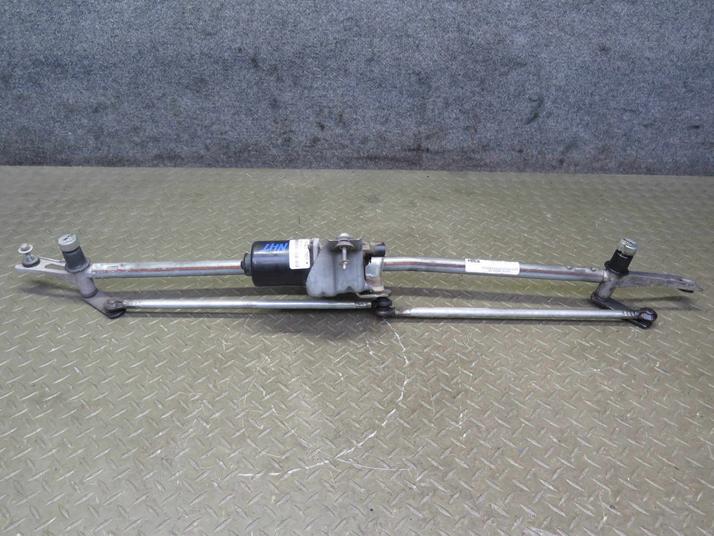 2008-2009 Hummer H2 Windshield Wiper Transmission Linkage W/ Motor