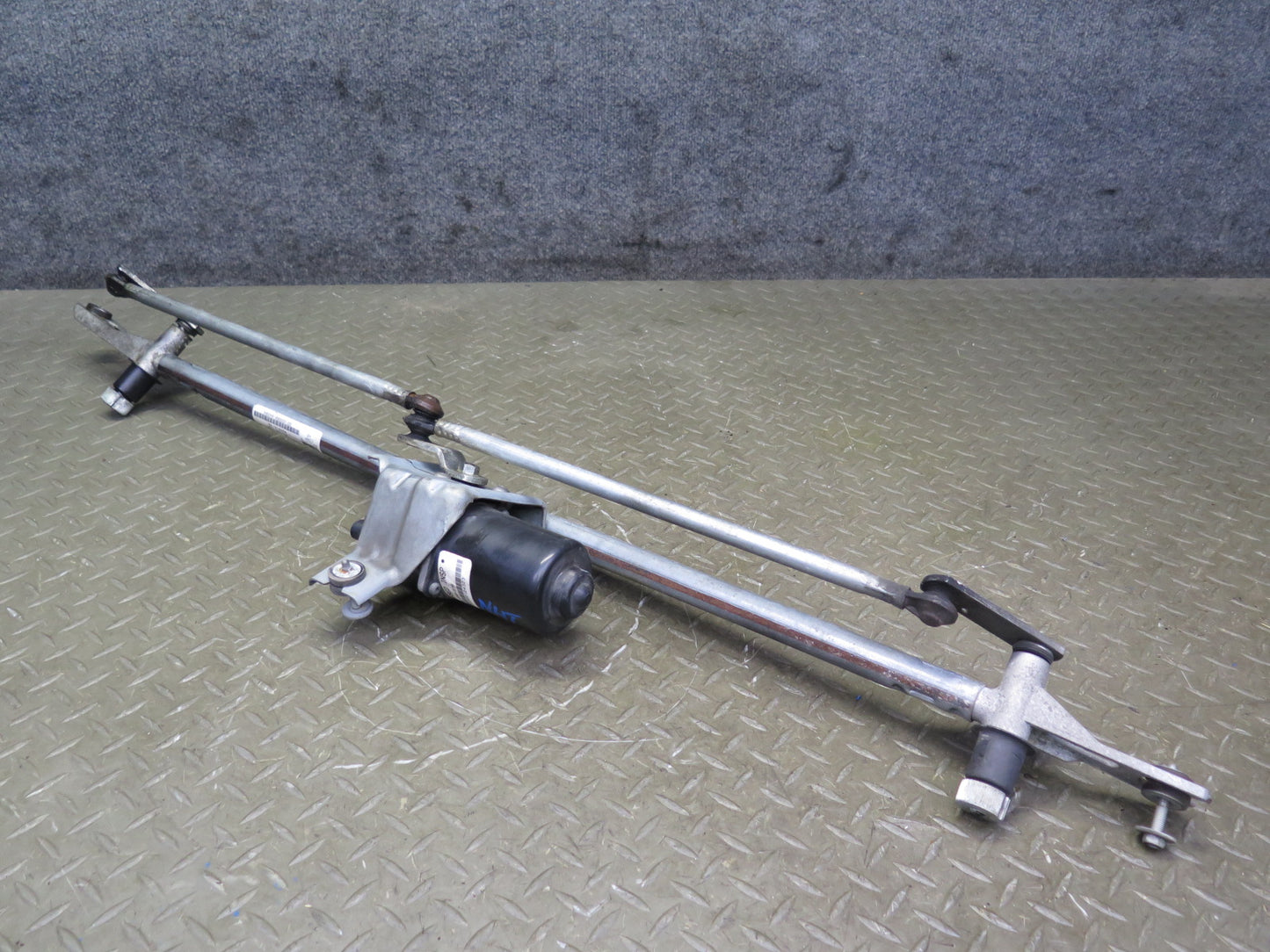 2008-2009 Hummer H2 Windshield Wiper Transmission Linkage W/ Motor