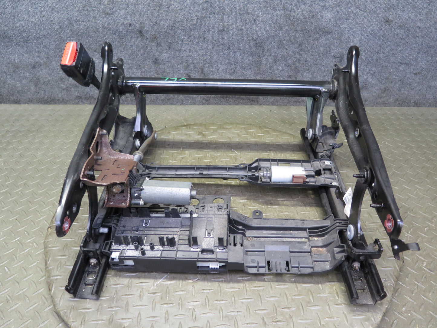 2014-2018 BMW F15 X5 Front Left Seat Lower Frame Track Rail w Motor