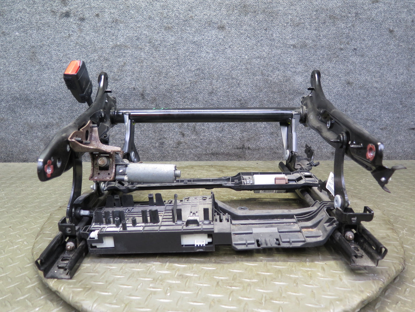 2014-2018 BMW F15 X5 Front Left Seat Lower Frame Track Rail w Motor