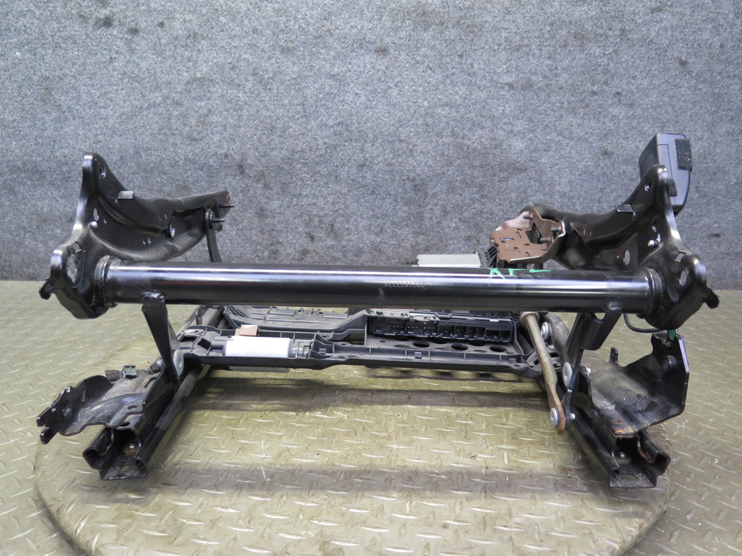 2014-2018 BMW F15 X5 Front Left Seat Lower Frame Track Rail w Motor