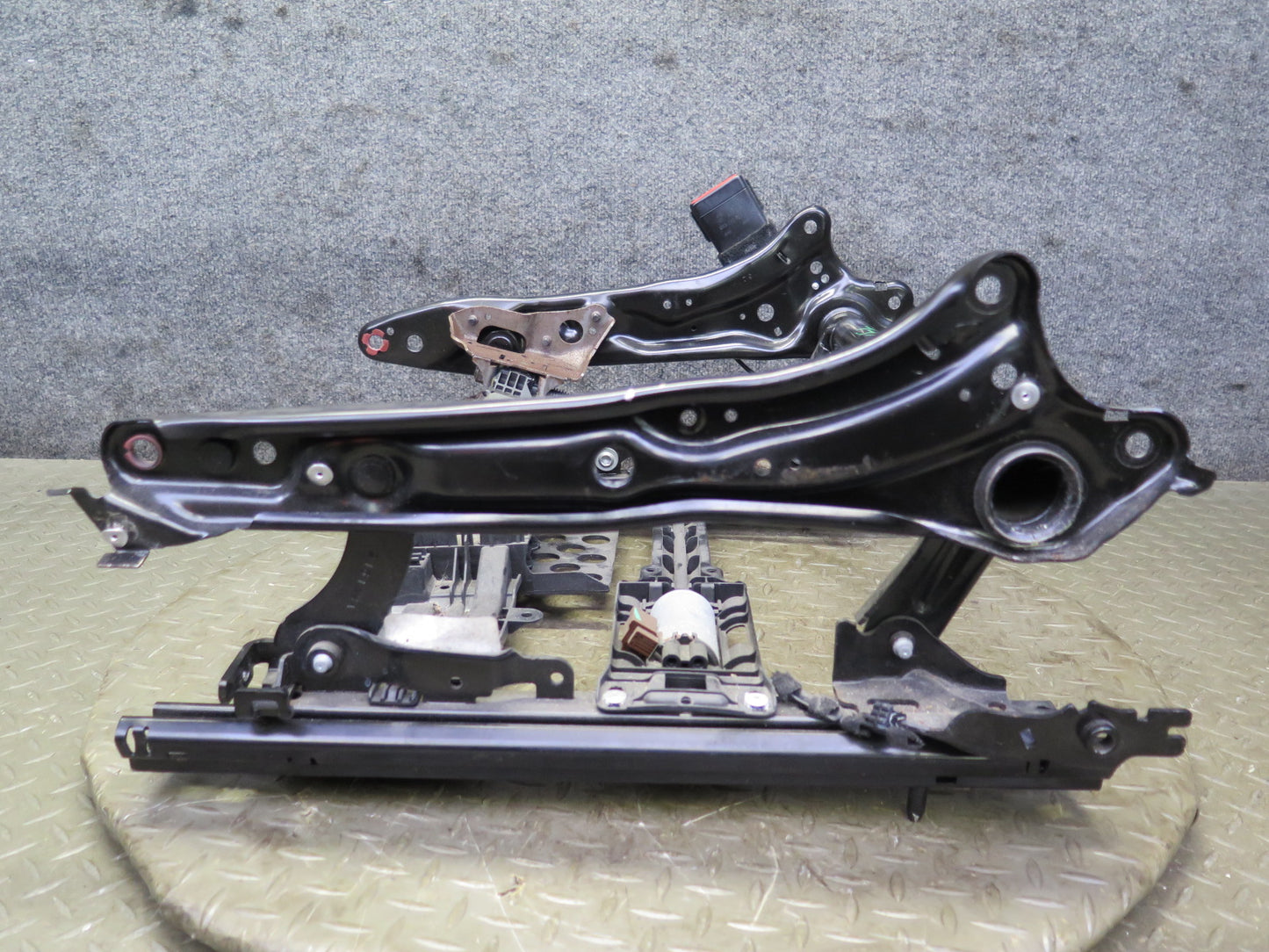 2014-2018 BMW F15 X5 Front Left Seat Lower Frame Track Rail w Motor