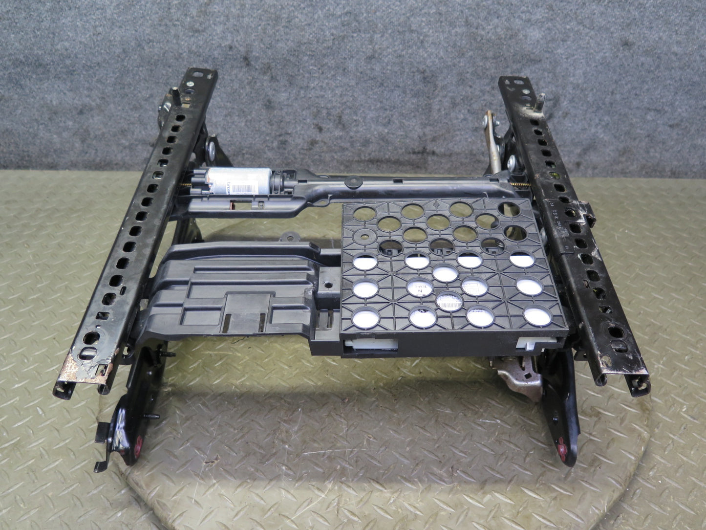 2014-2018 BMW F15 X5 Front Left Seat Lower Frame Track Rail w Motor