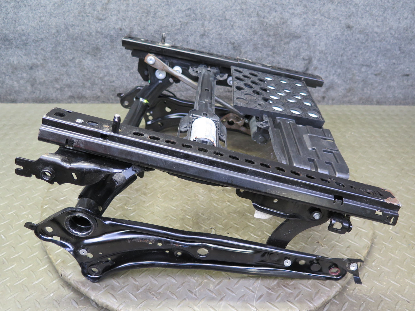 2014-2018 BMW F15 X5 Front Left Seat Lower Frame Track Rail w Motor