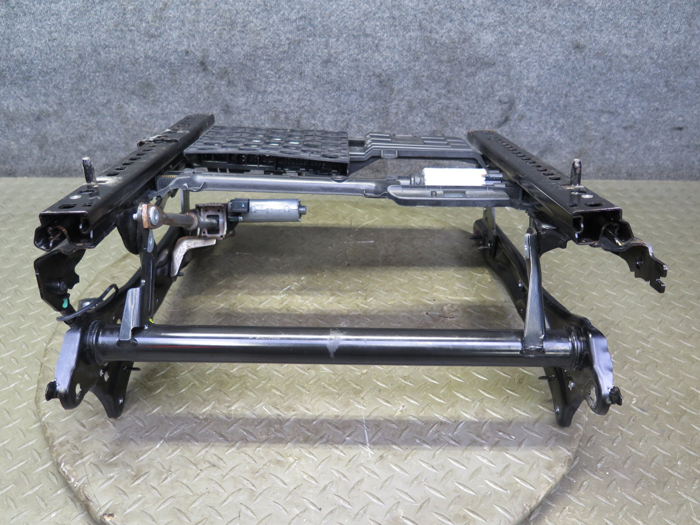 2014-2018 BMW F15 X5 Front Left Seat Lower Frame Track Rail w Motor