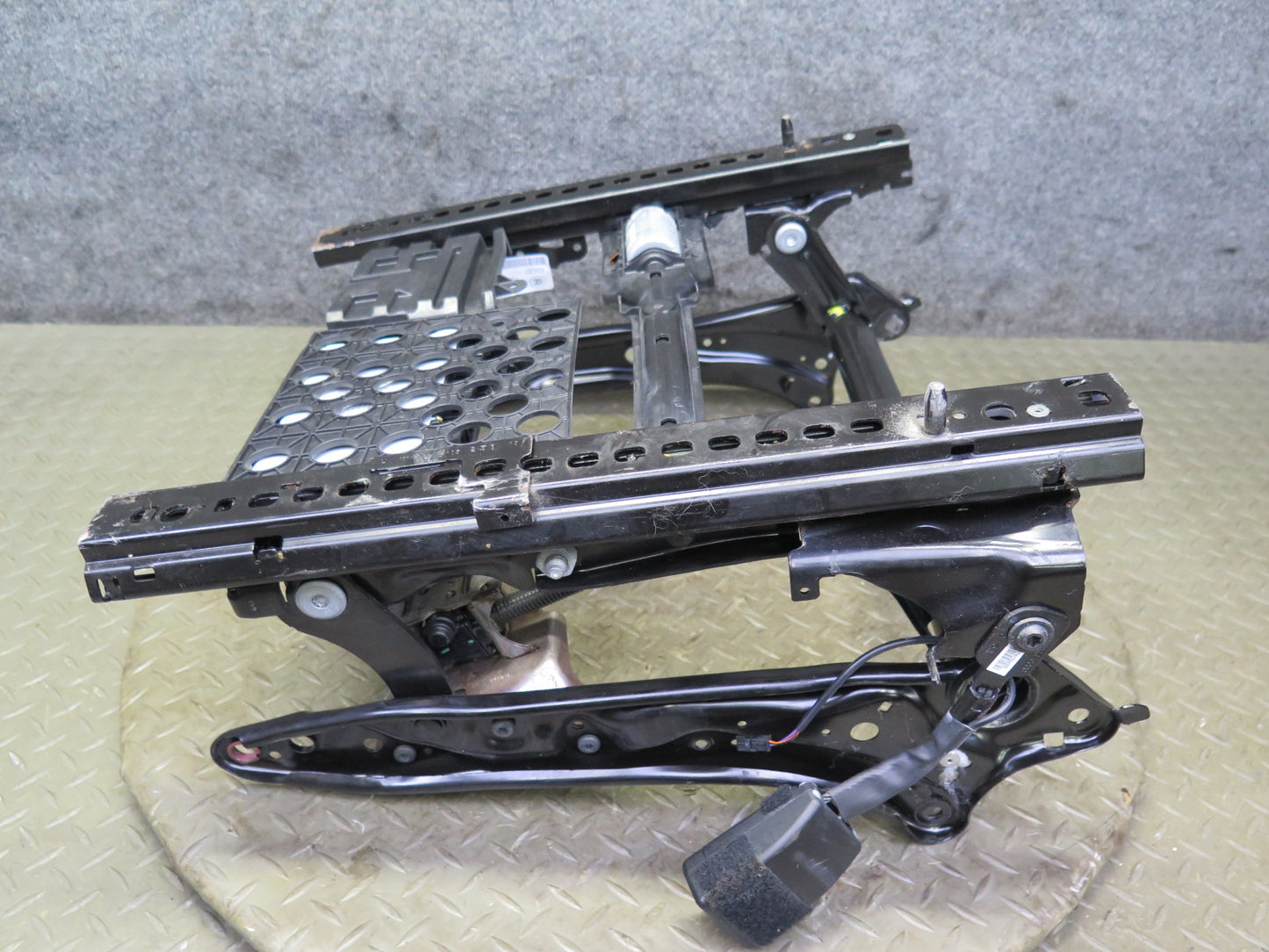 2014-2018 BMW F15 X5 Front Left Seat Lower Frame Track Rail w Motor