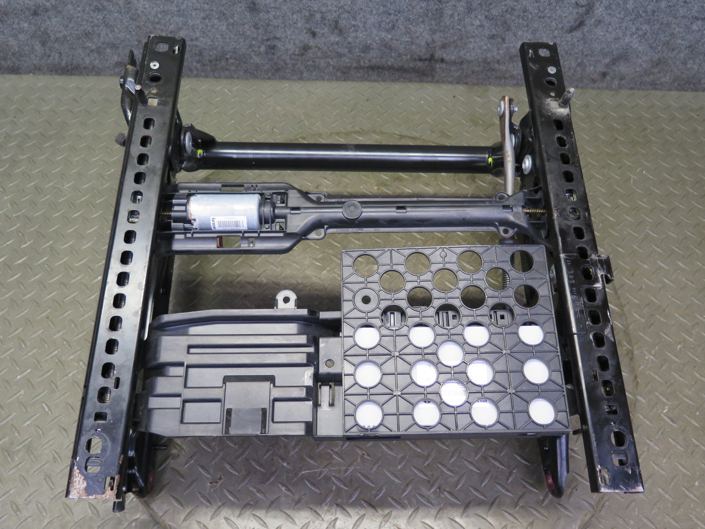 2014-2018 BMW F15 X5 Front Left Seat Lower Frame Track Rail w Motor
