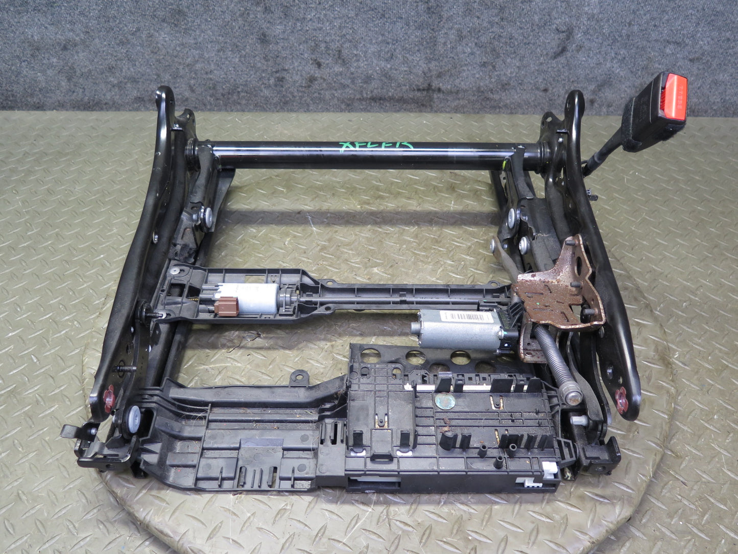 2014-2018 BMW F15 X5 Front Right Seat Lower Frame Track Rail w Motor