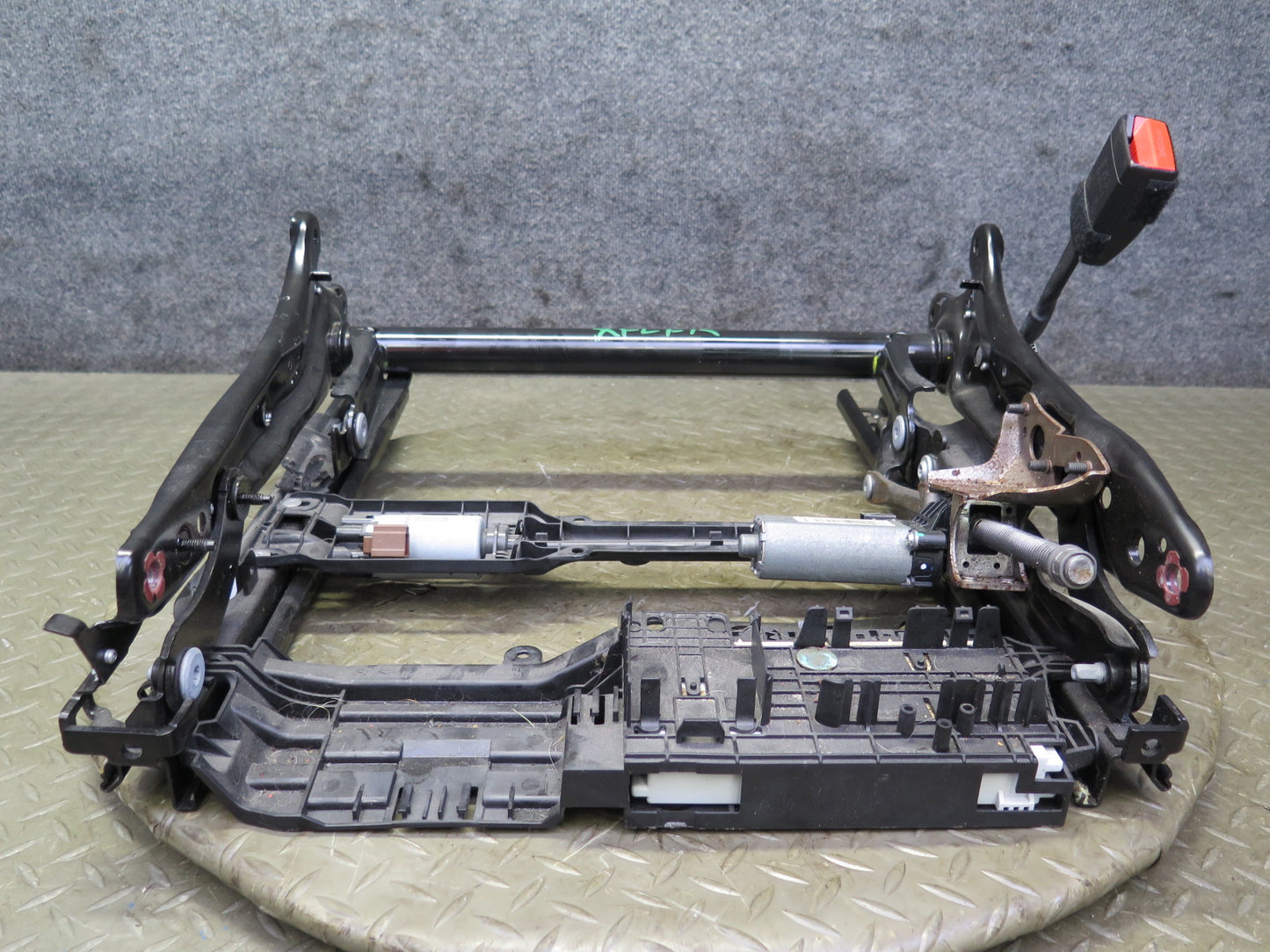 2014-2018 BMW F15 X5 Front Right Seat Lower Frame Track Rail w Motor