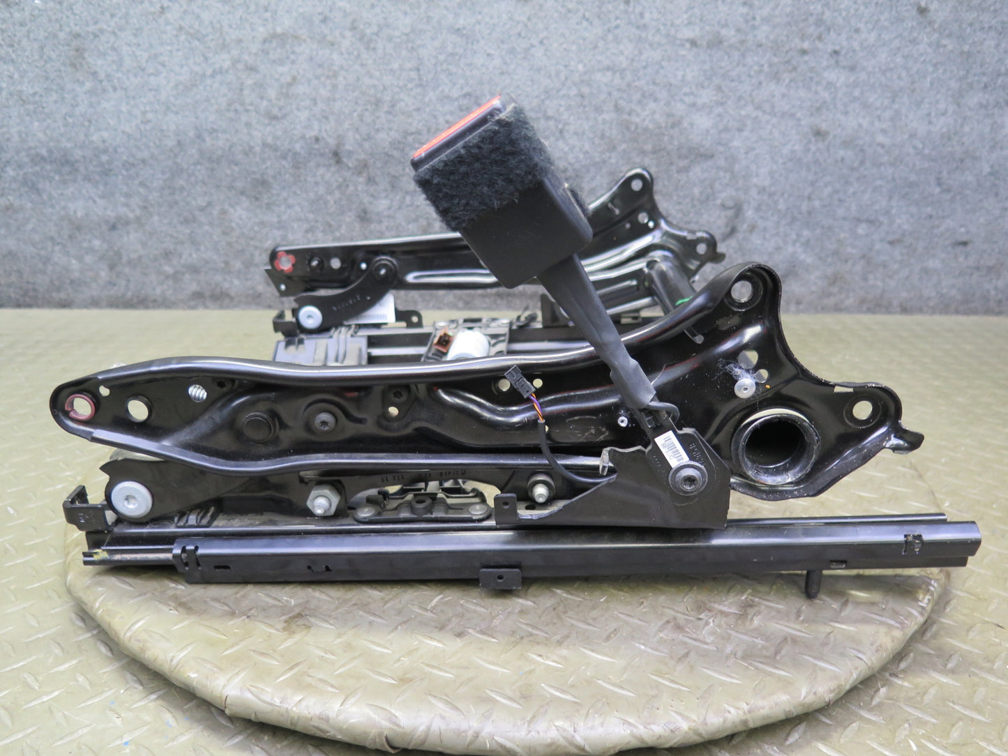 2014-2018 BMW F15 X5 Front Right Seat Lower Frame Track Rail w Motor