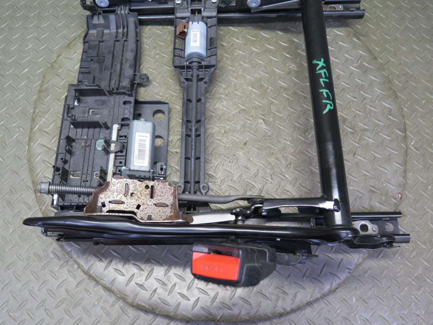 2014-2018 BMW F15 X5 Front Right Seat Lower Frame Track Rail w Motor