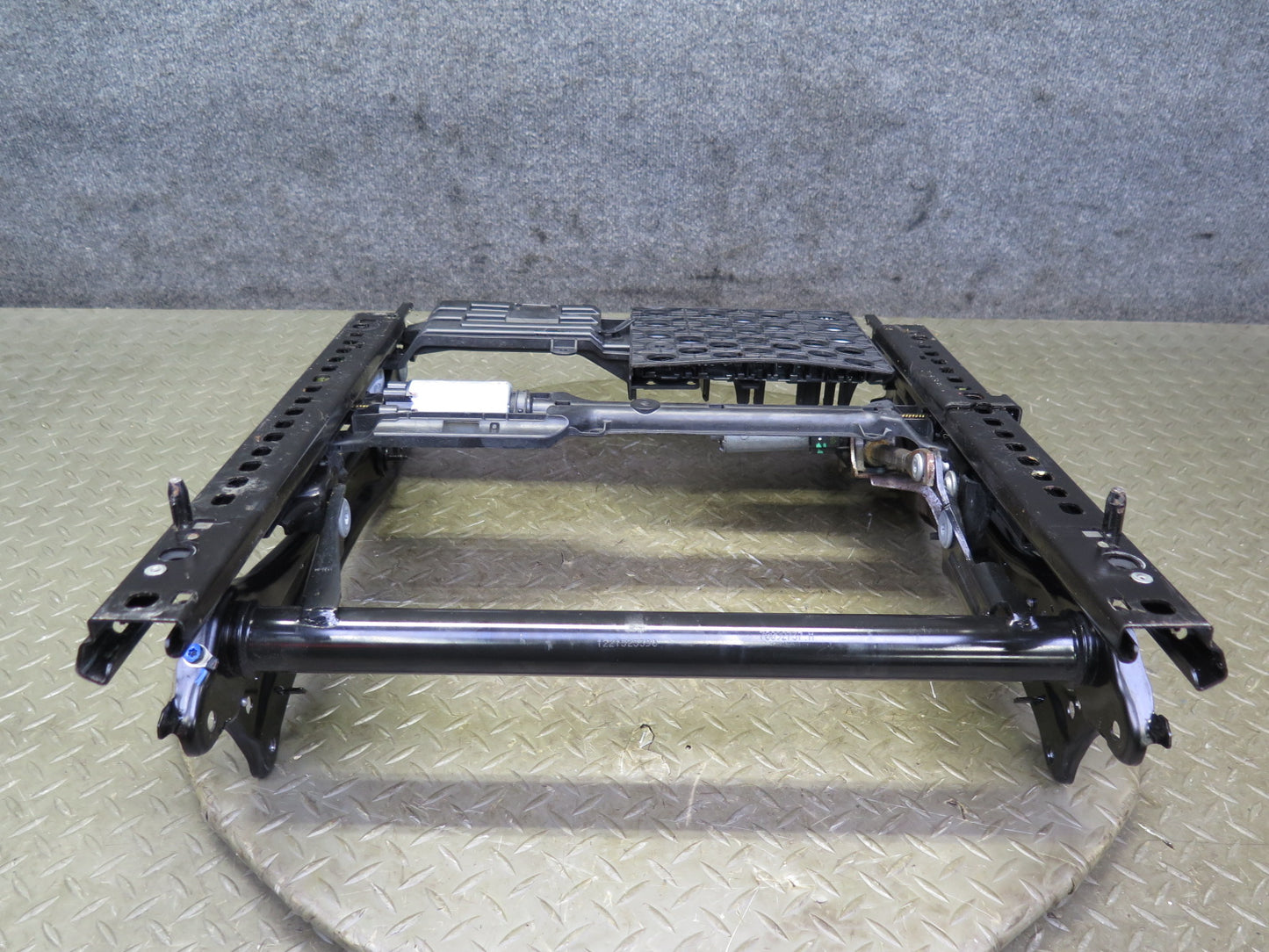 2014-2018 BMW F15 X5 Front Right Seat Lower Frame Track Rail w Motor