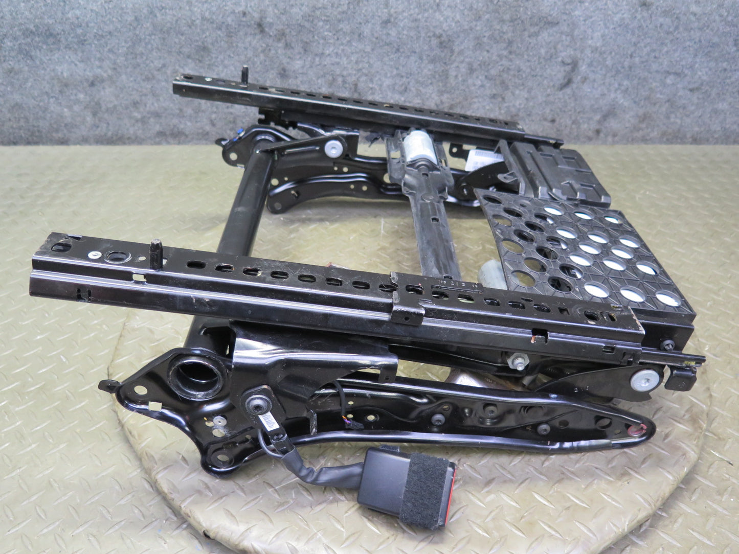 2014-2018 BMW F15 X5 Front Right Seat Lower Frame Track Rail w Motor