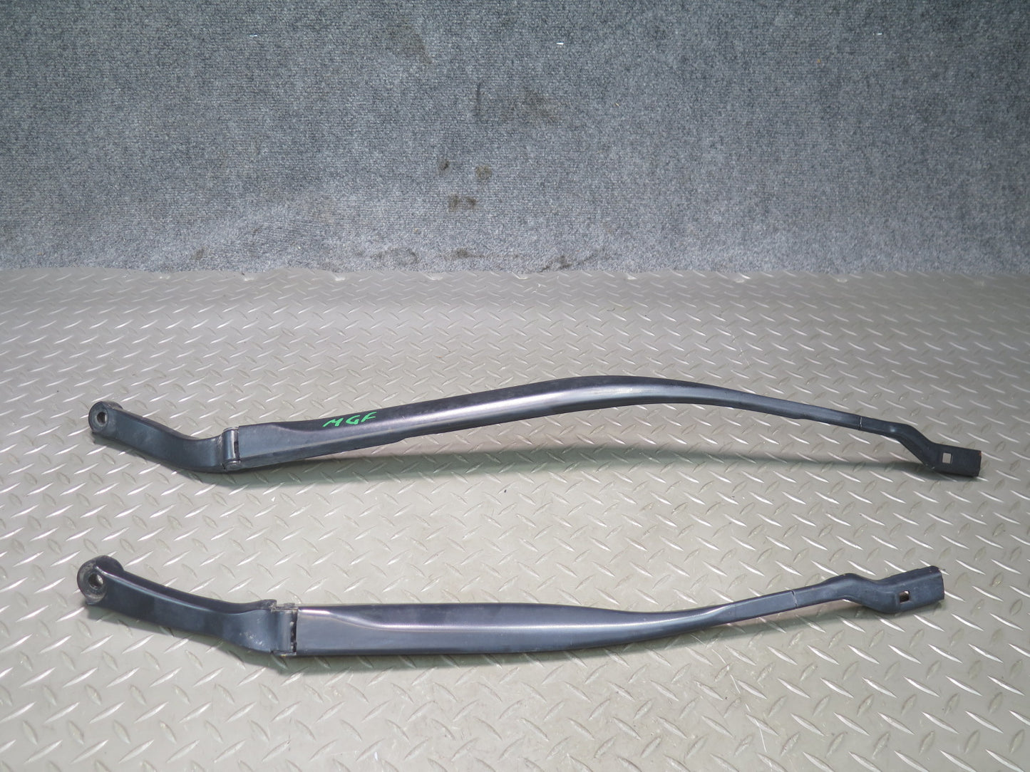 2014-2020 Maserati Ghibli M157 Front Right & Left Side Windshield Wiper Arm Set