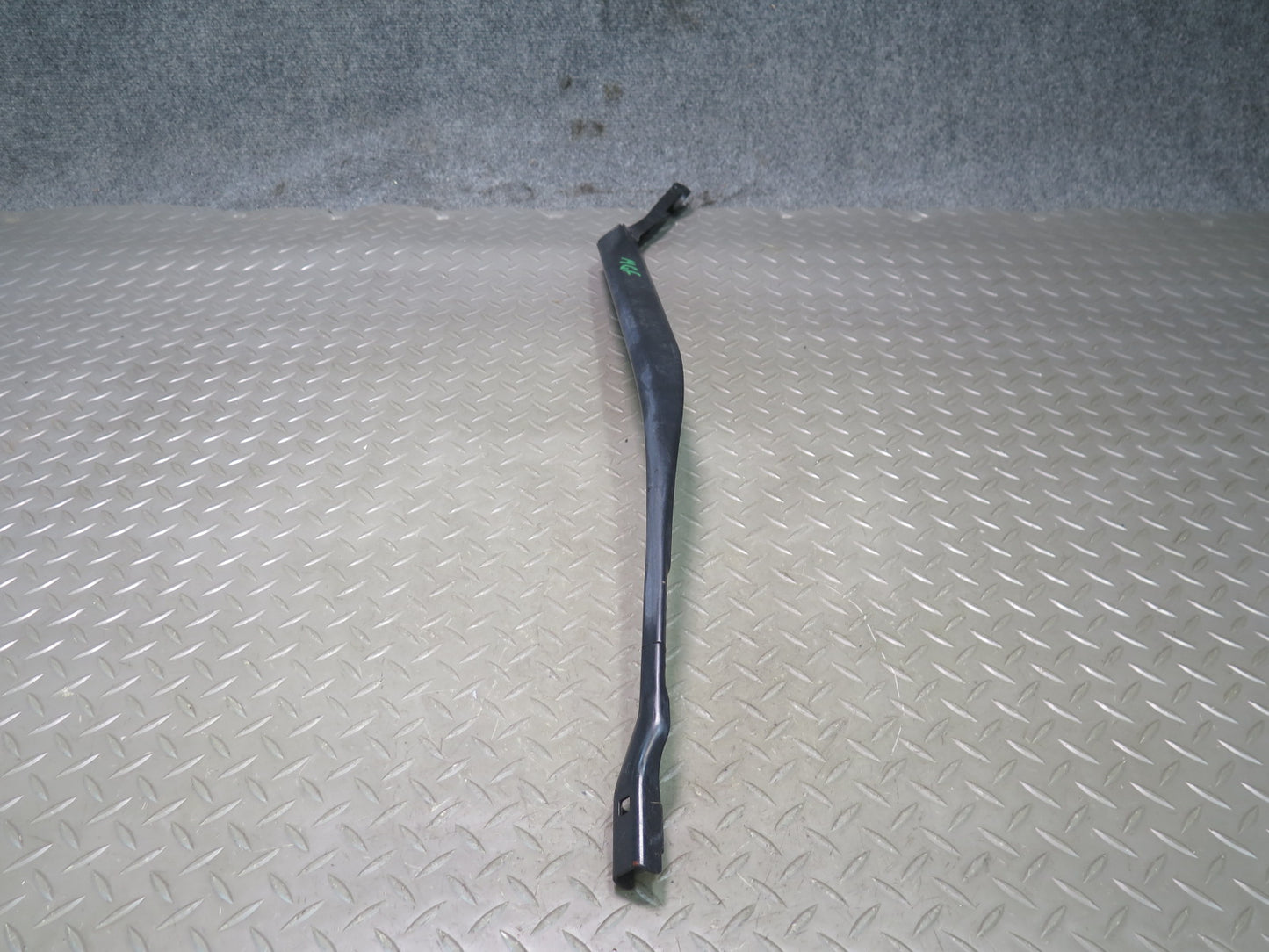 2014-2020 Maserati Ghibli M157 Front Right & Left Side Windshield Wiper Arm Set