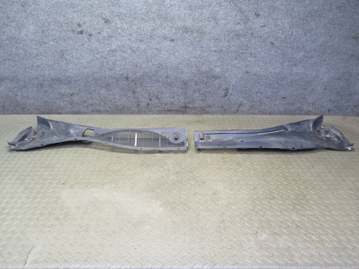 95-00 Toyota Celsior UCF20 RHD Windshield Wiper Cowl Vent Trim Panel Set OEM