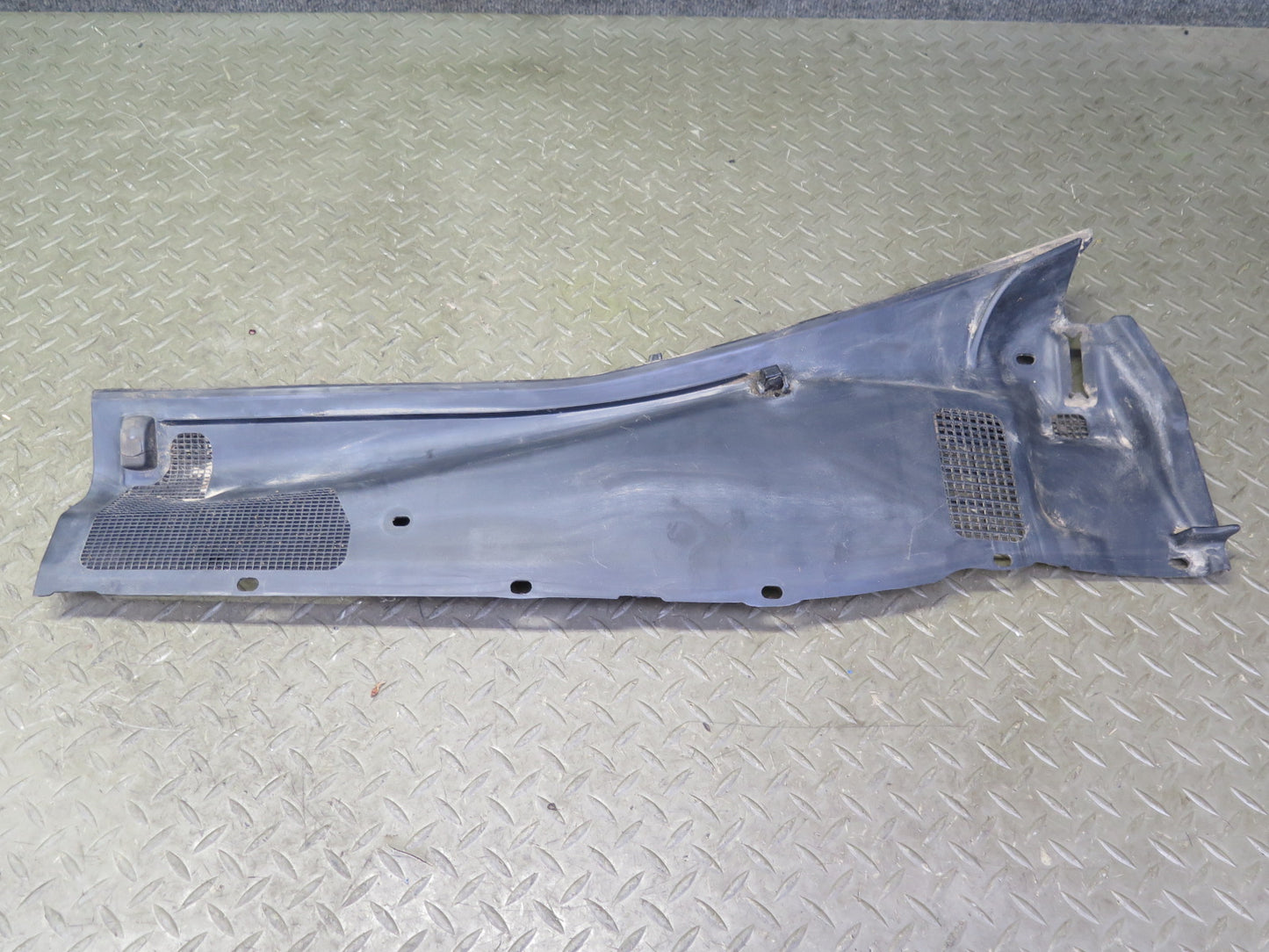 95-00 Toyota Celsior UCF20 RHD Windshield Wiper Cowl Vent Trim Panel Set OEM