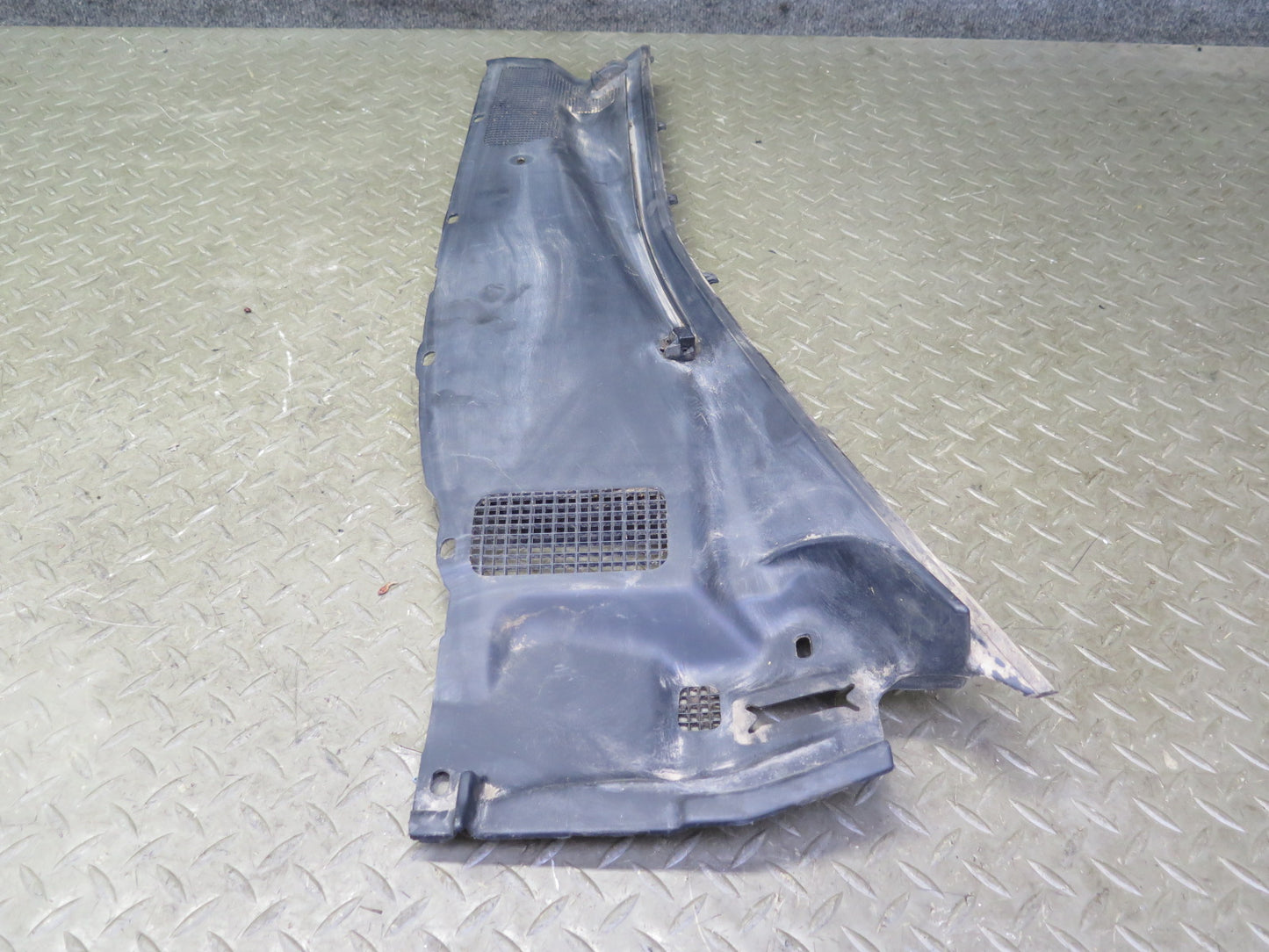 95-00 Toyota Celsior UCF20 RHD Windshield Wiper Cowl Vent Trim Panel Set OEM