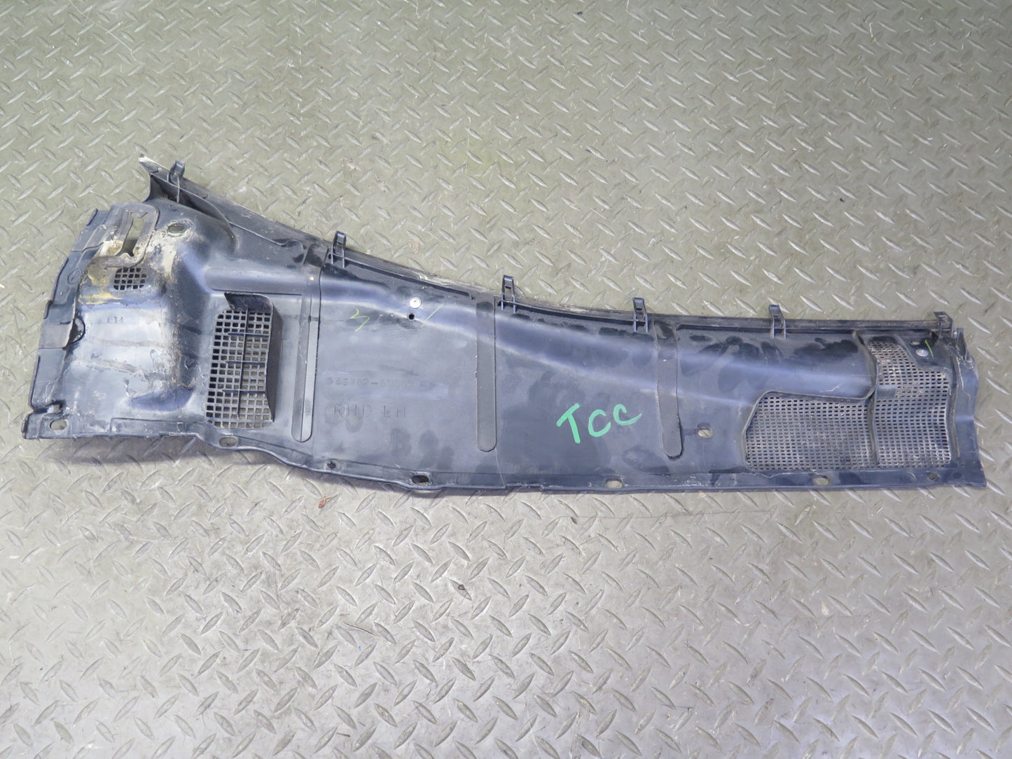 95-00 Toyota Celsior UCF20 RHD Windshield Wiper Cowl Vent Trim Panel Set OEM