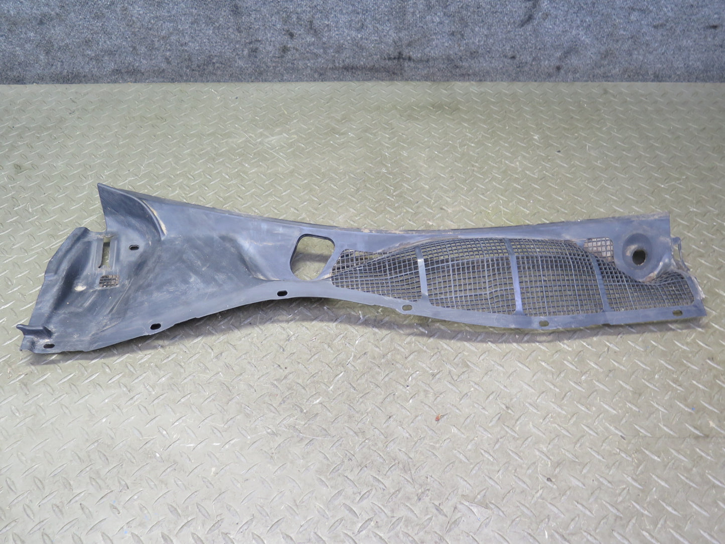 95-00 Toyota Celsior UCF20 RHD Windshield Wiper Cowl Vent Trim Panel Set OEM