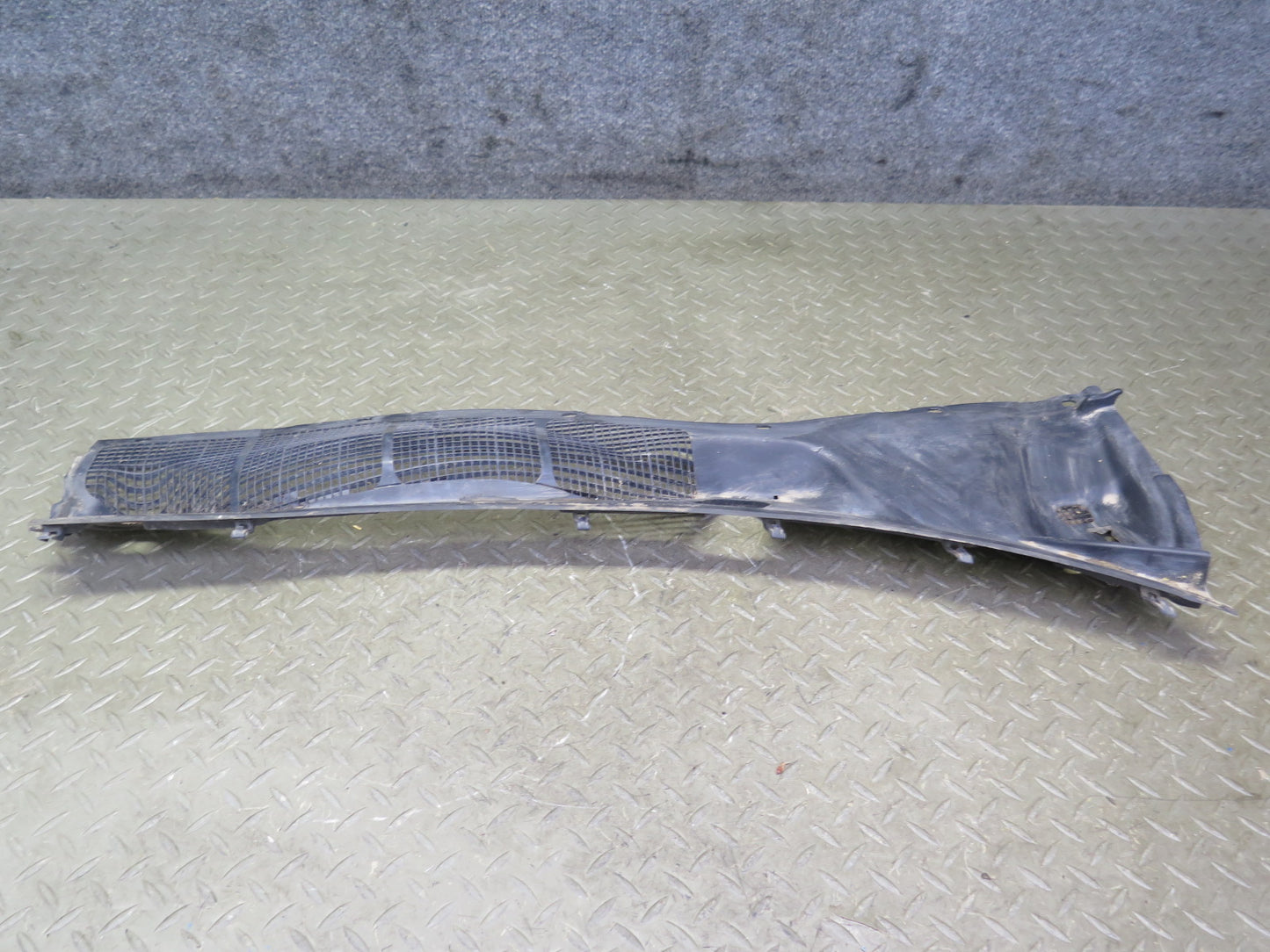 95-00 Toyota Celsior UCF20 RHD Windshield Wiper Cowl Vent Trim Panel Set OEM