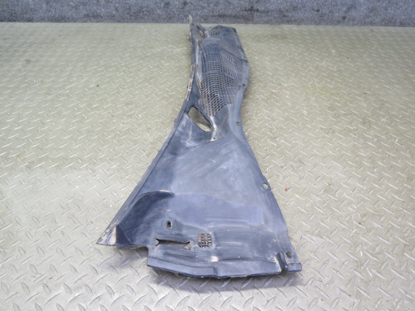 95-00 Toyota Celsior UCF20 RHD Windshield Wiper Cowl Vent Trim Panel Set OEM