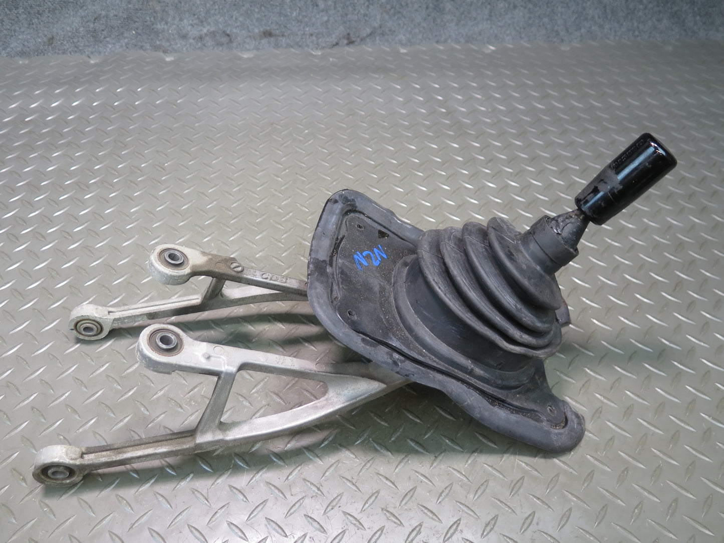 09-20 Nissan 370Z Z34 M/T Manual Transmission Gear Shifter w Knob Nismo OEM