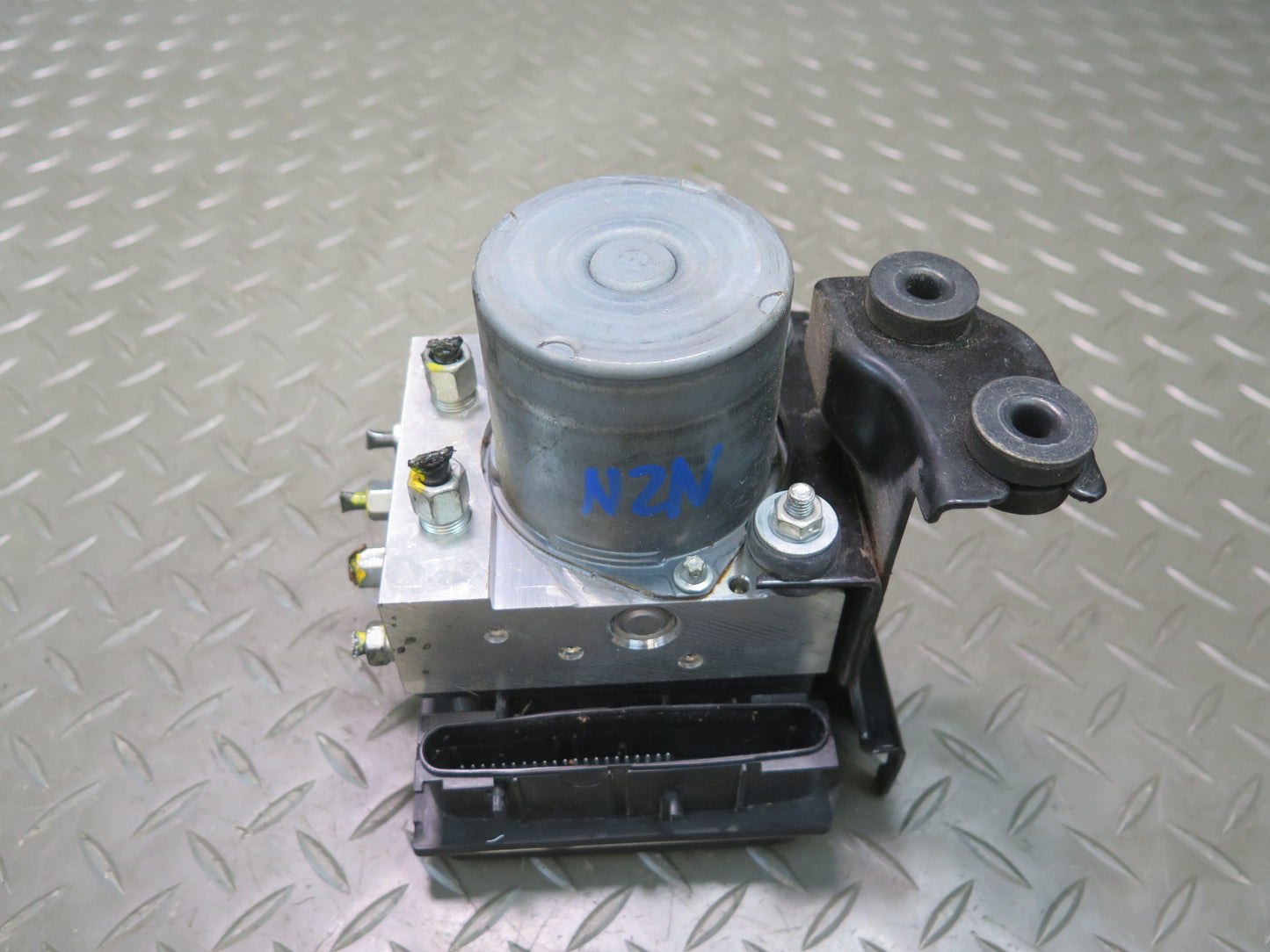 13-14 Nissan Z34 370Z M/T Coupe ABS Anti-lock Brake Pump Module Unit OEM