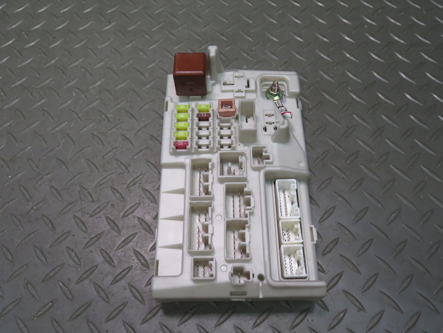 02-05 Lexus Z40 SC430 Rear Trunk Fuse Relay Box Module OEM