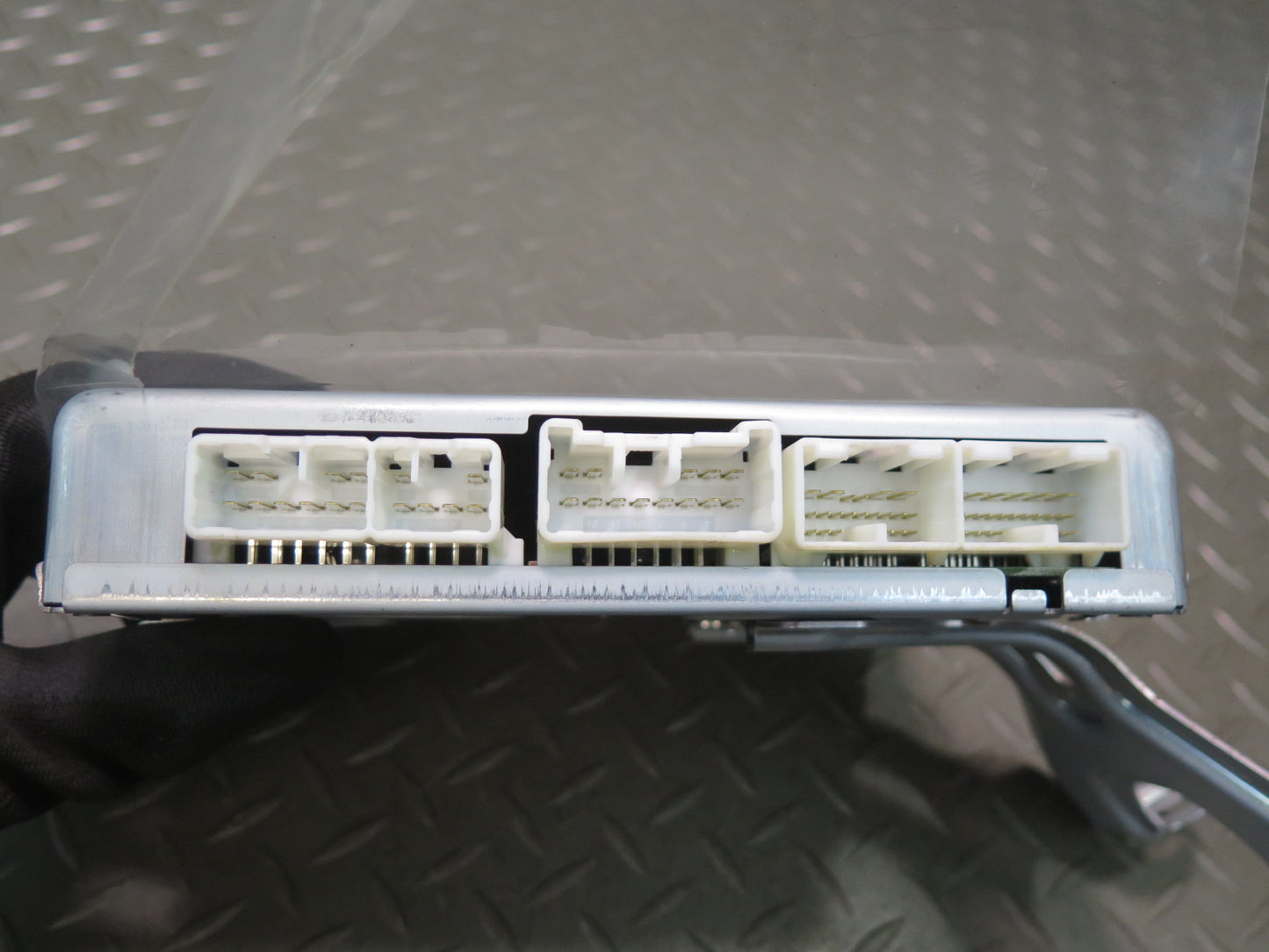 02-08 Lexus Z40 SC430 Convertible TOP Roof Control Module 89720-24010 OEM