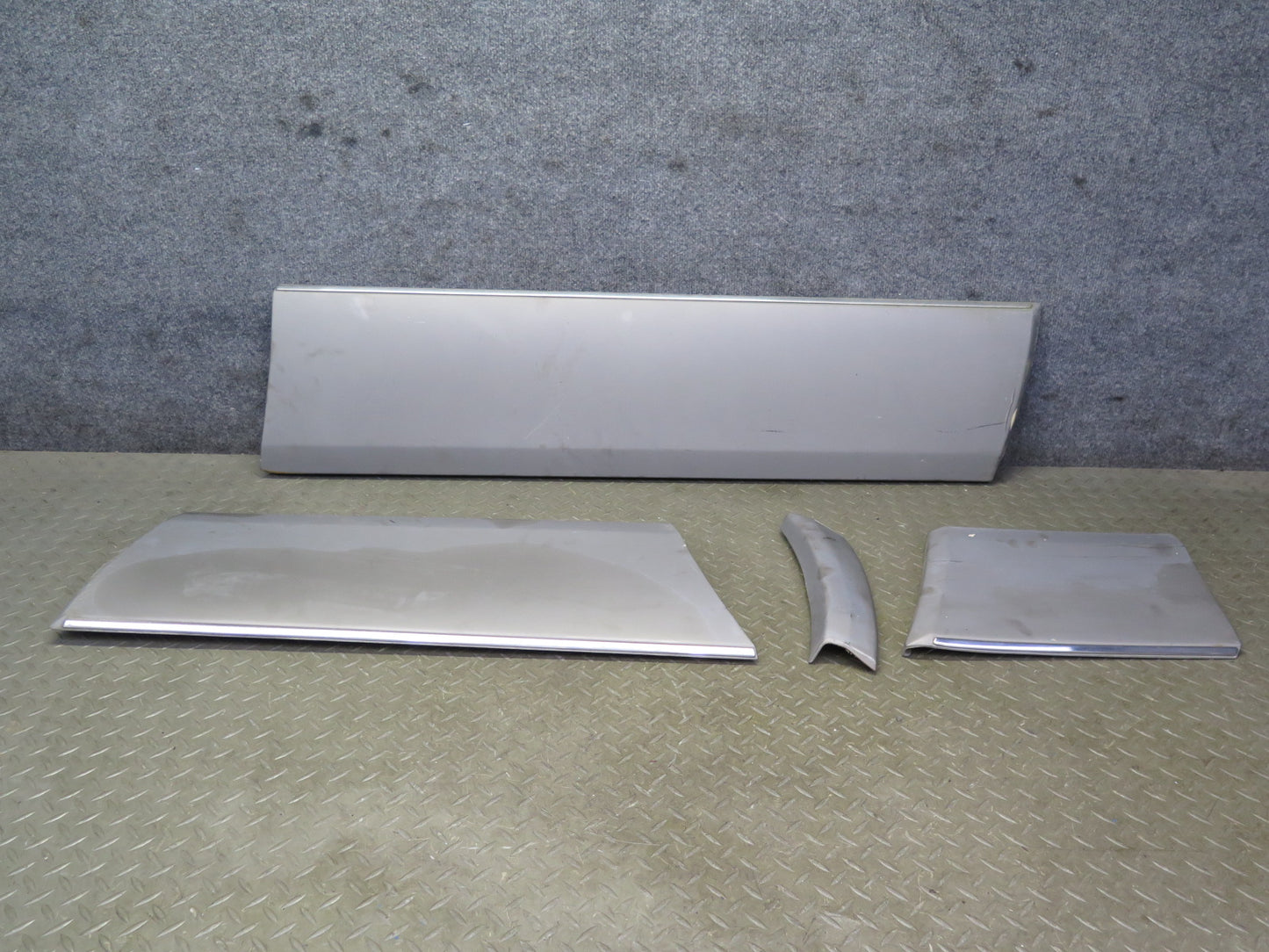 94-95 Mercedes W124 300D Sedan Right Door Fender Exterior Molding Trim Cover OEM