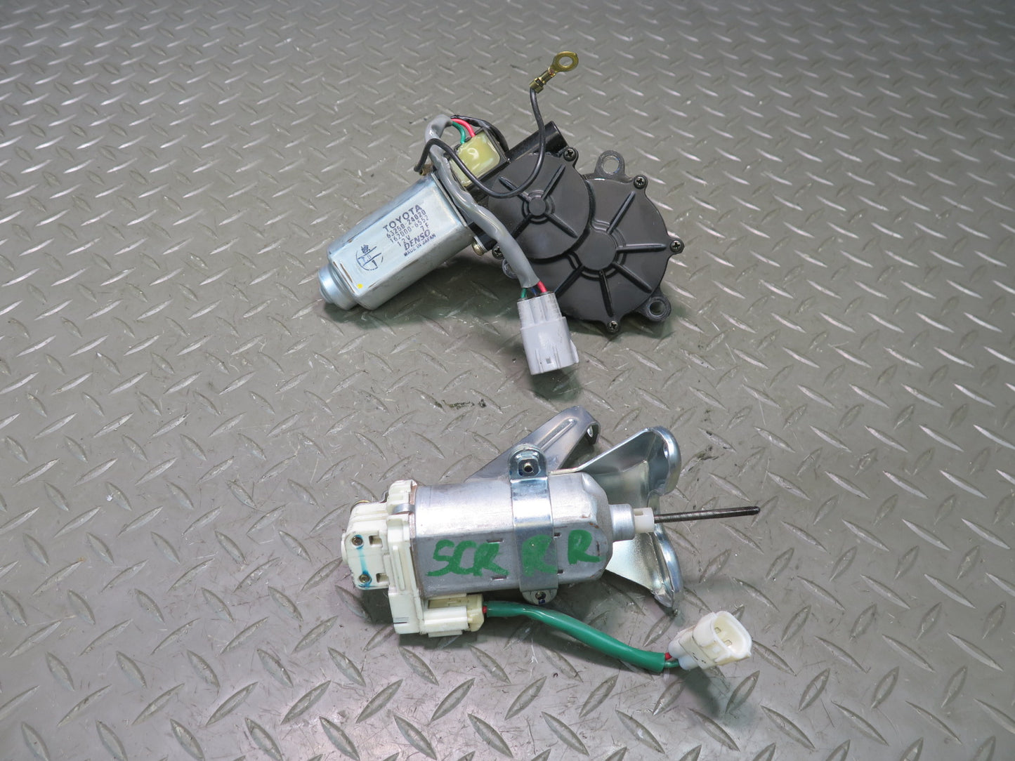 02-10 Lexus Z40 SC430 Set of 2 Rear Right Trunk Hinge Drive Gear Motor OEM
