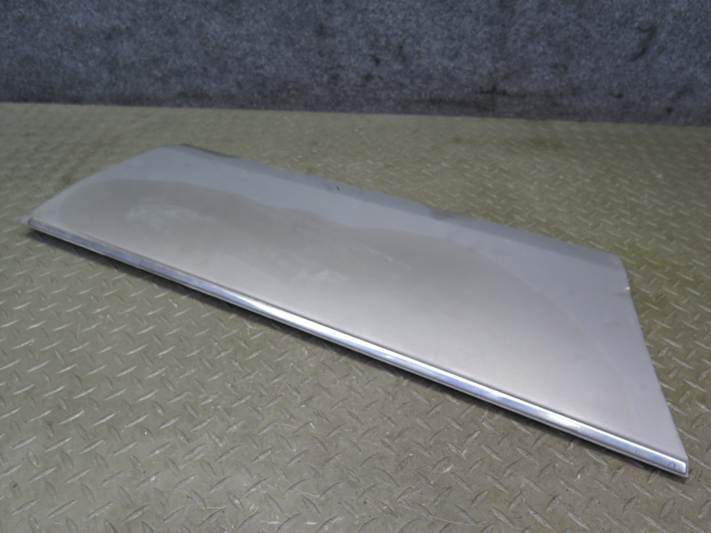 94-95 Mercedes W124 300D Sedan Right Door Fender Exterior Molding Trim Cover OEM