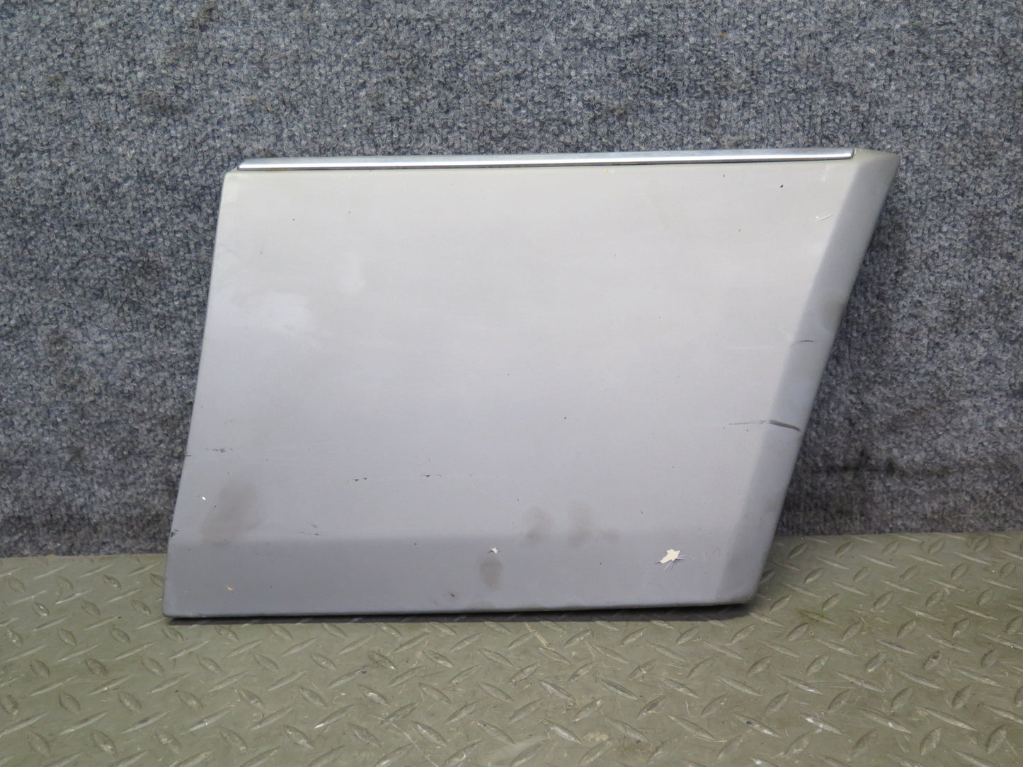 94-95 Mercedes W124 300D Sedan Right Door Fender Exterior Molding Trim Cover OEM