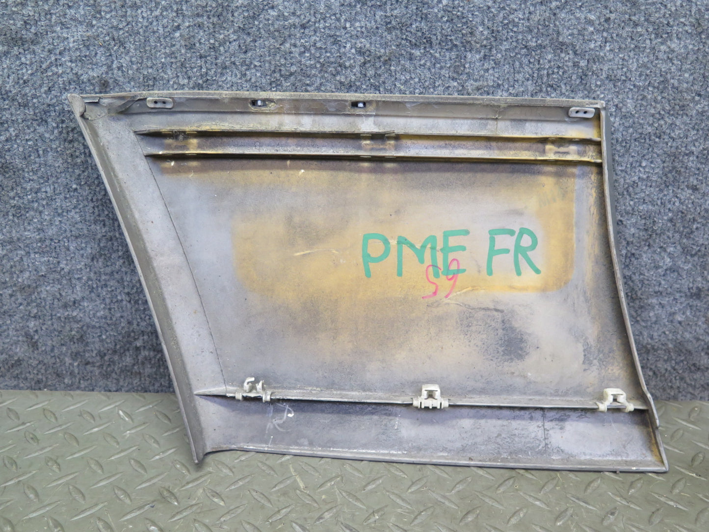 94-95 Mercedes W124 300D Sedan Right Door Fender Exterior Molding Trim Cover OEM