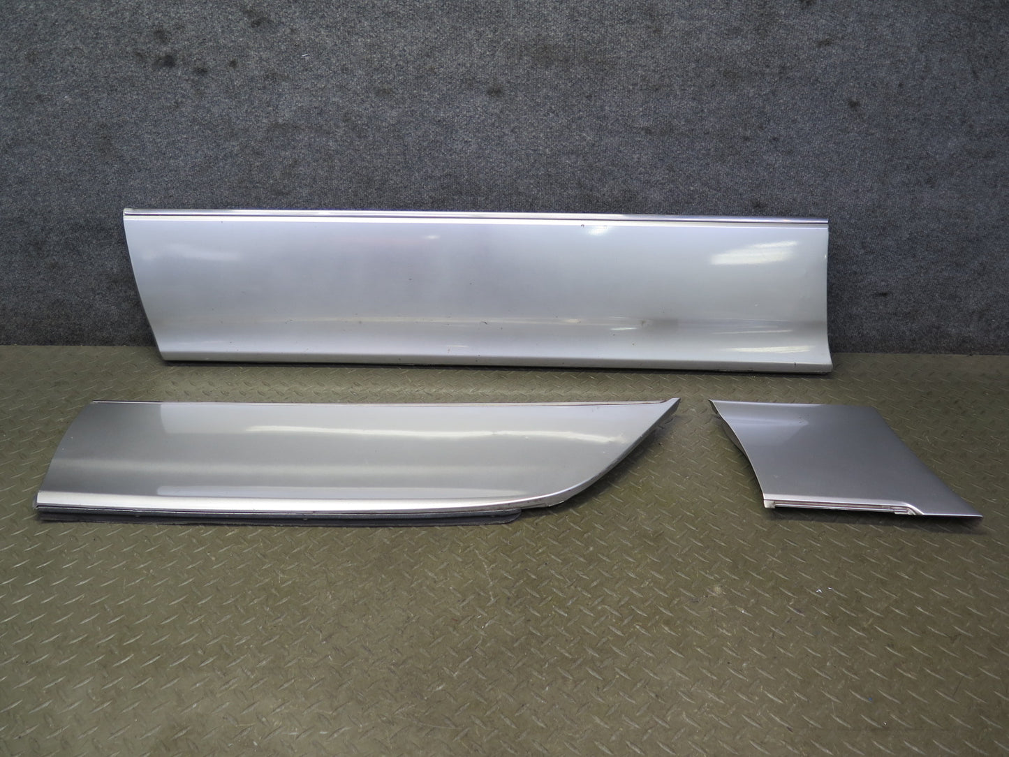 04-06 Lexus UCF30L LS430 Left Fender Door Lower Exterior Molding Trim Set OEM