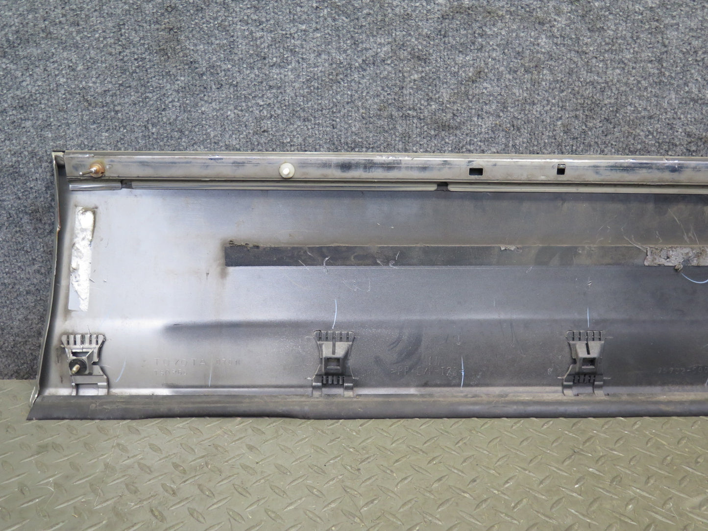04-06 Lexus UCF30L LS430 Left Fender Door Lower Exterior Molding Trim Set OEM
