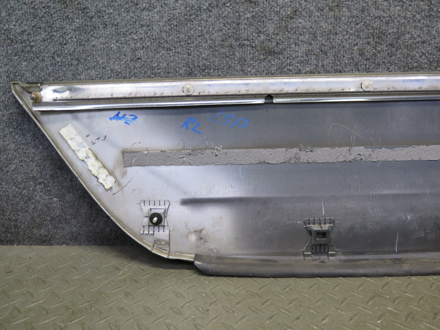 04-06 Lexus UCF30L LS430 Left Fender Door Lower Exterior Molding Trim Set OEM