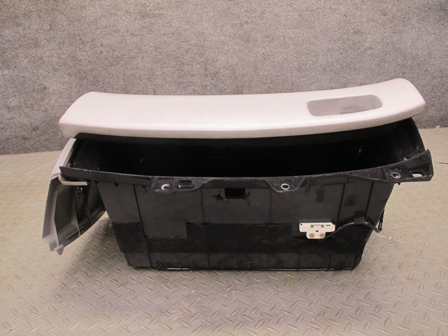 04-06 Lexus UCF30L LS430 Dash Upper Glove Box Compartment Storage OEM