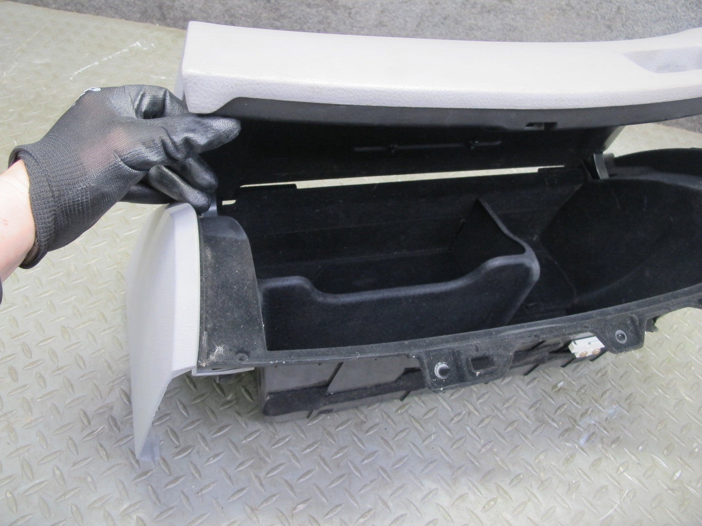 04-06 Lexus UCF30L LS430 Dash Upper Glove Box Compartment Storage OEM