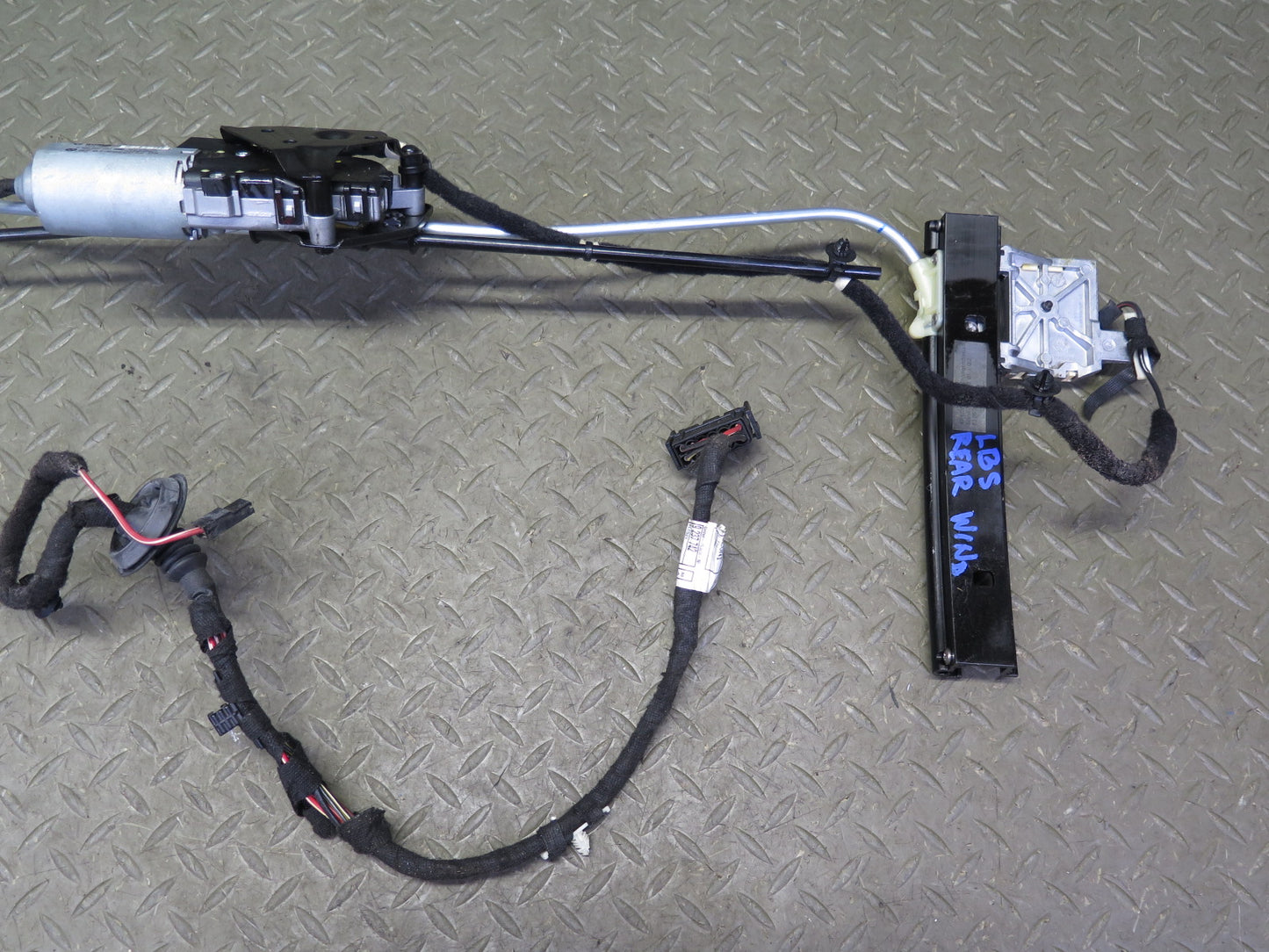 2012-2018 BMW F12 M6 Convertible Rear Window Regulator Motor Assembly