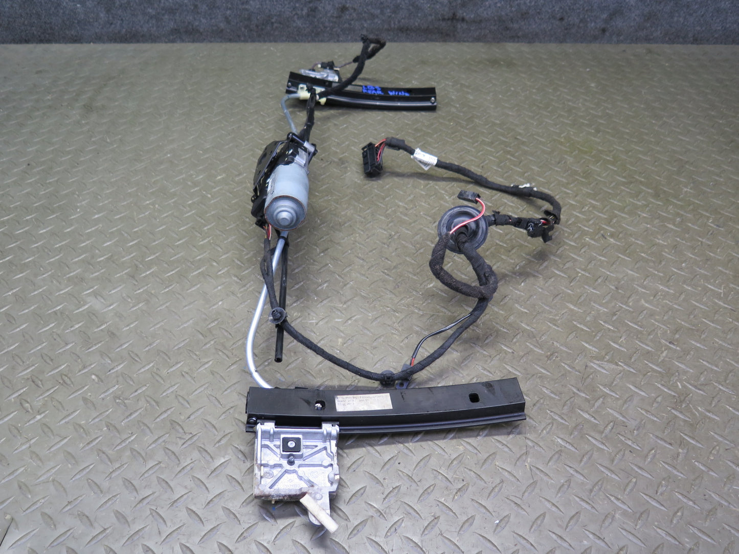 2012-2018 BMW F12 M6 Convertible Rear Window Regulator Motor Assembly