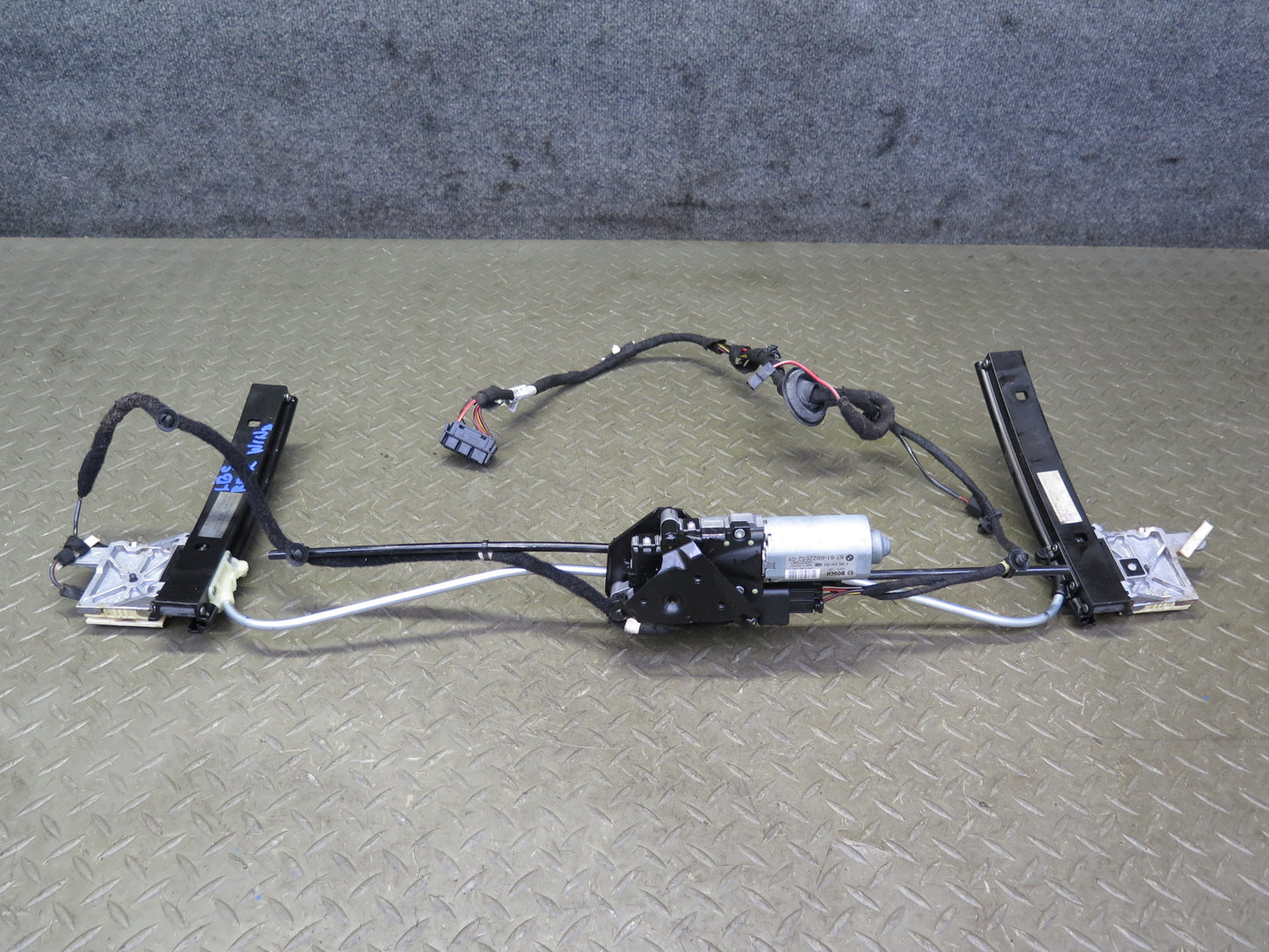 2012-2018 BMW F12 M6 Convertible Rear Window Regulator Motor Assembly
