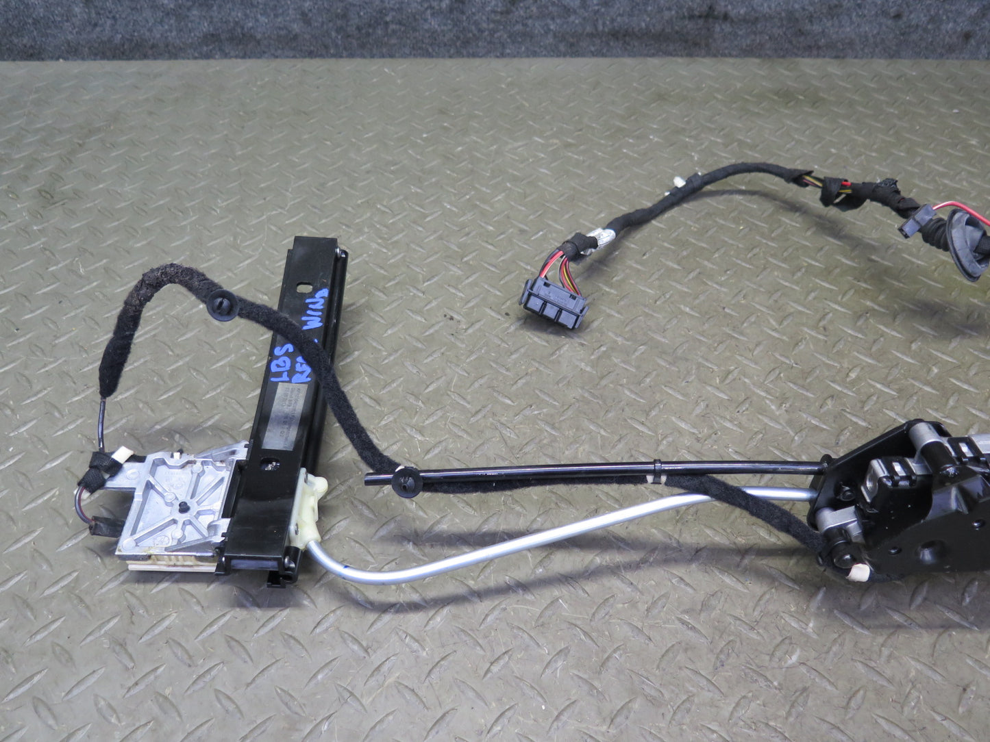 2012-2018 BMW F12 M6 Convertible Rear Window Regulator Motor Assembly