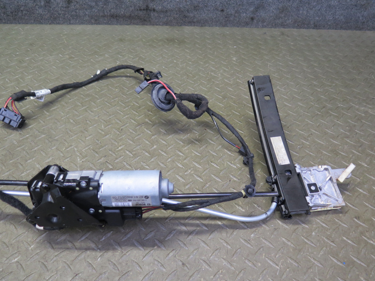 2012-2018 BMW F12 M6 Convertible Rear Window Regulator Motor Assembly
