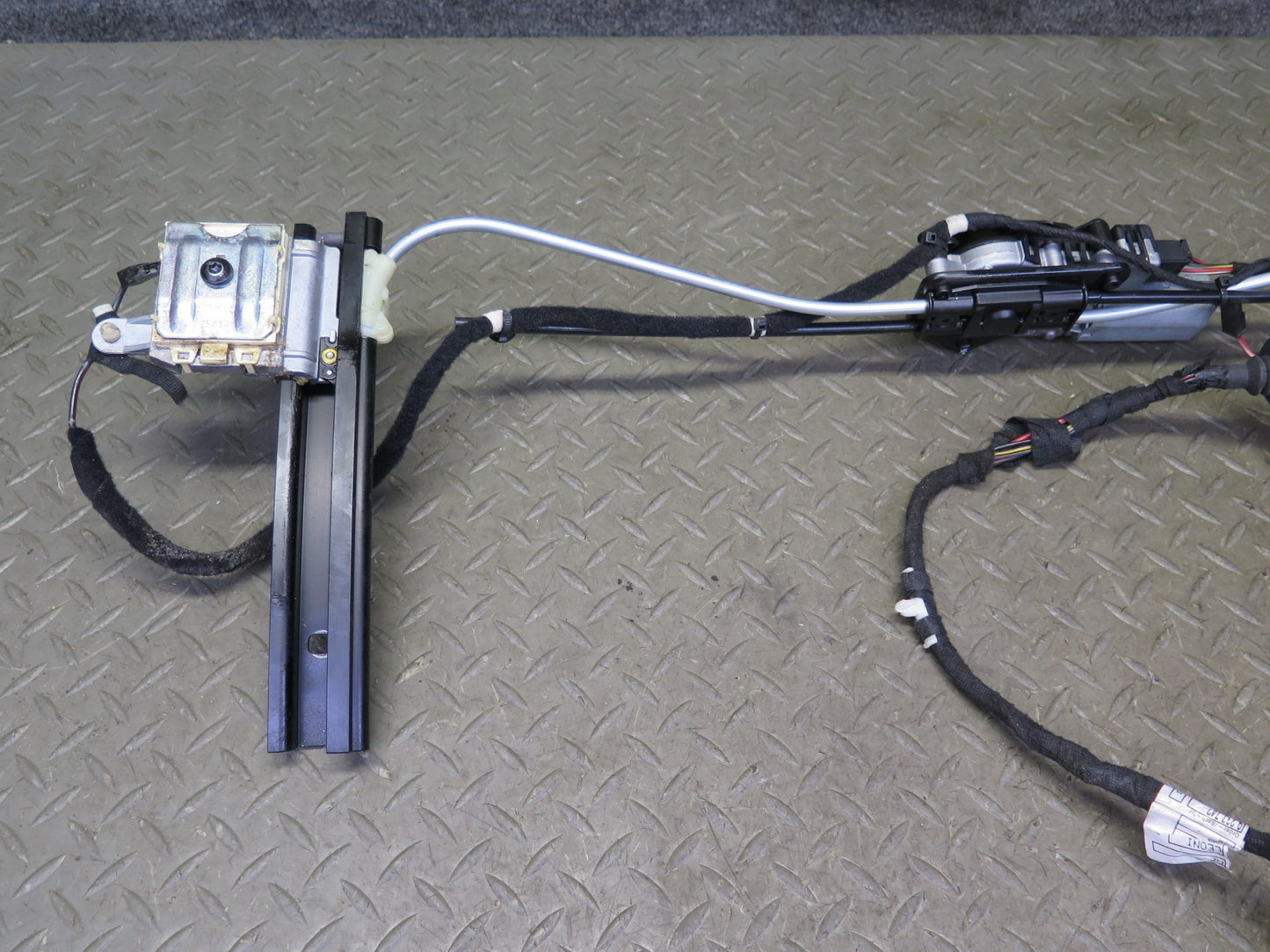 2012-2018 BMW F12 M6 Convertible Rear Window Regulator Motor Assembly