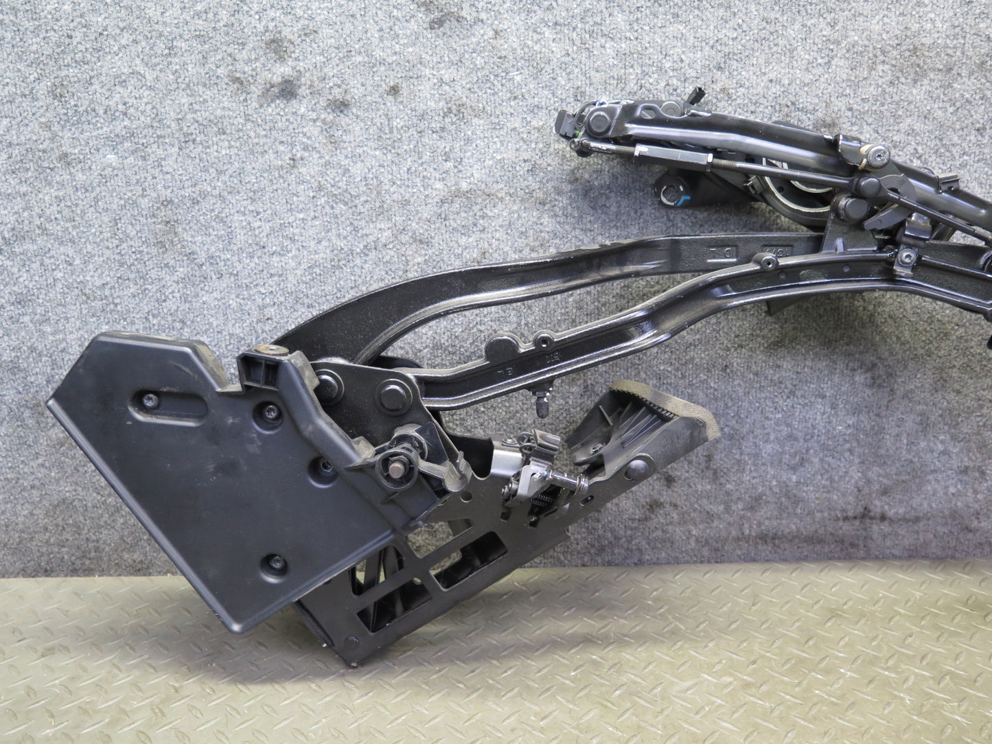 09-16 BMW E89 Z4 Convertible Rear Left TOP Roof Hinge OEM