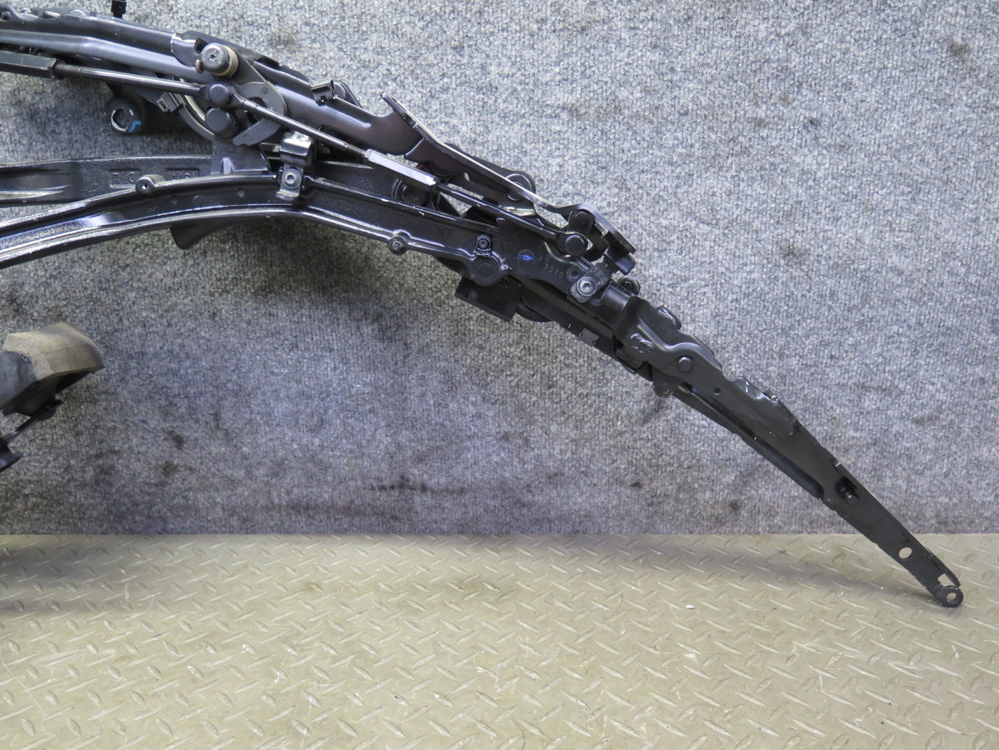 09-16 BMW E89 Z4 Convertible Rear Left TOP Roof Hinge OEM