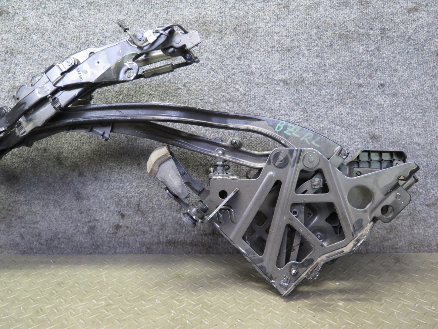 09-16 BMW E89 Z4 Convertible Rear Left TOP Roof Hinge OEM