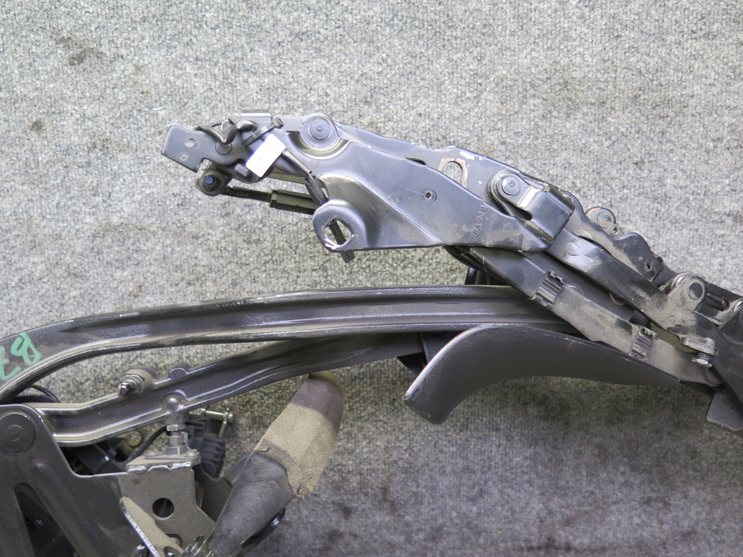 09-16 BMW E89 Z4 Convertible Rear Right TOP Roof Hinge OEM